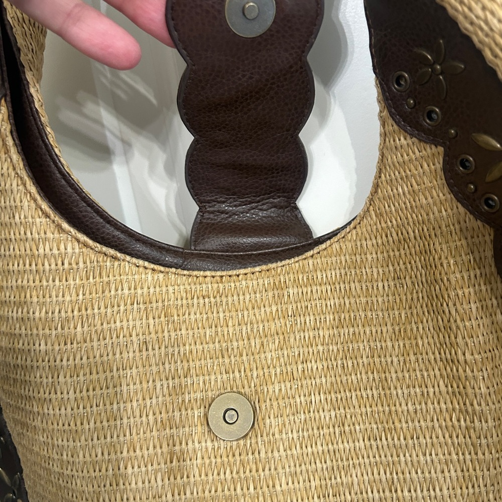 Vintage 2006 Isaac Mizrahi Tan and Brown straw Hobo Bag. Great condition! - Picture 3 of 13